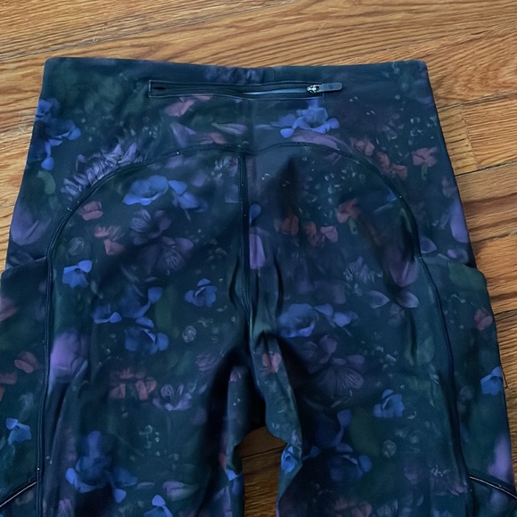 Almost new speed up leggings, great for running or CrossFit. - Picture 2 of 5